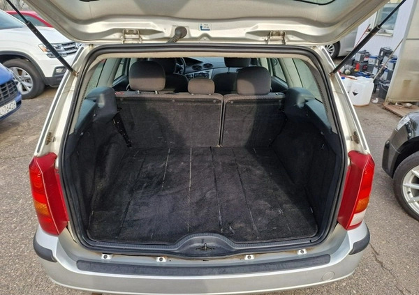 Ford Focus cena 6990 przebieg: 183580, rok produkcji 2005 z Limanowa małe 232